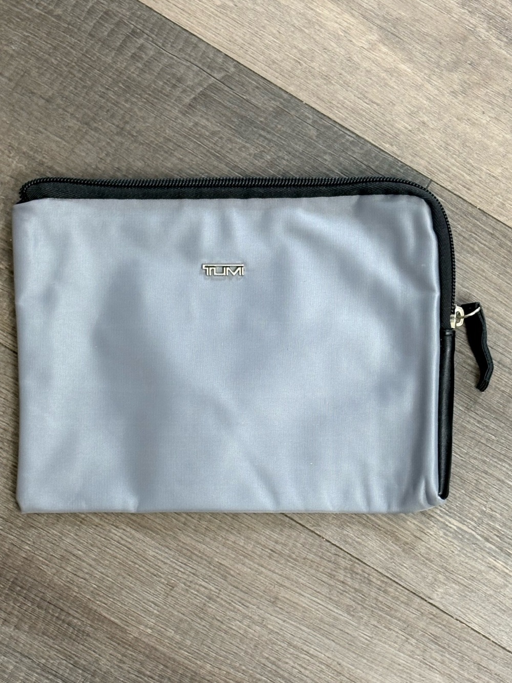 TUMI x Delta Airlines One Class Amenity Pouch Zippered Clutch Bag Gray Purple